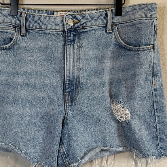 Wrangler High Rise Distressed Mom Dad Roll Shorts Denim Blue Jean Shorts Size 14 - Picture 3 of 11